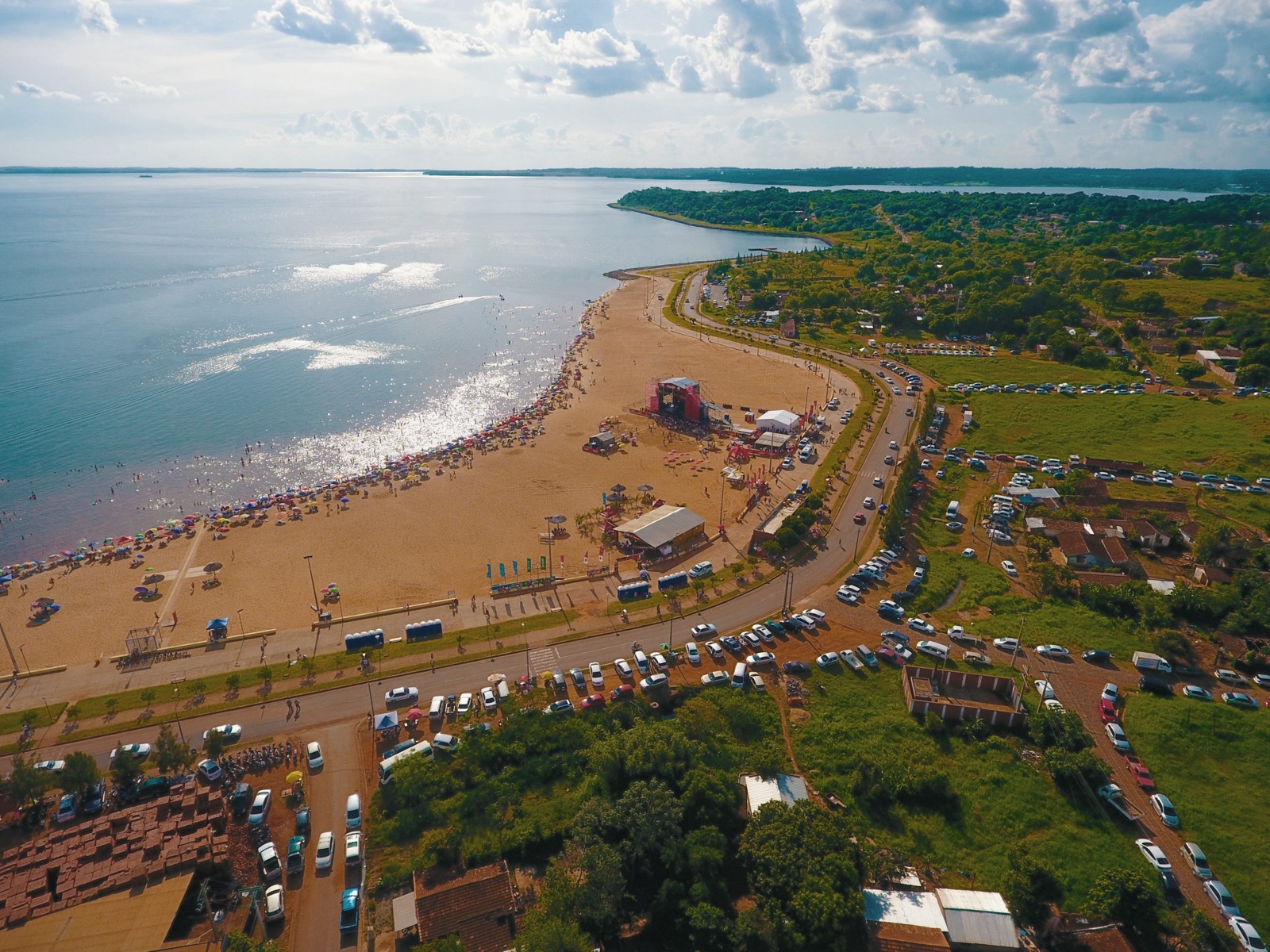 Playa Mbói Ka’e de Encarnación